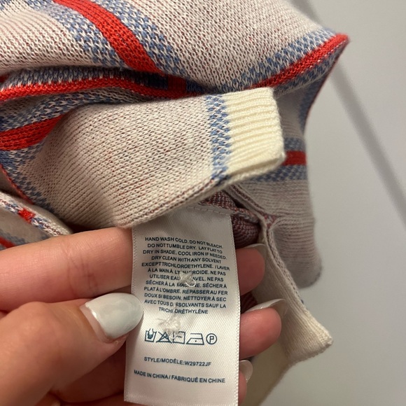 Stylish Beige Checkered sweater top - Picture 6 of 7